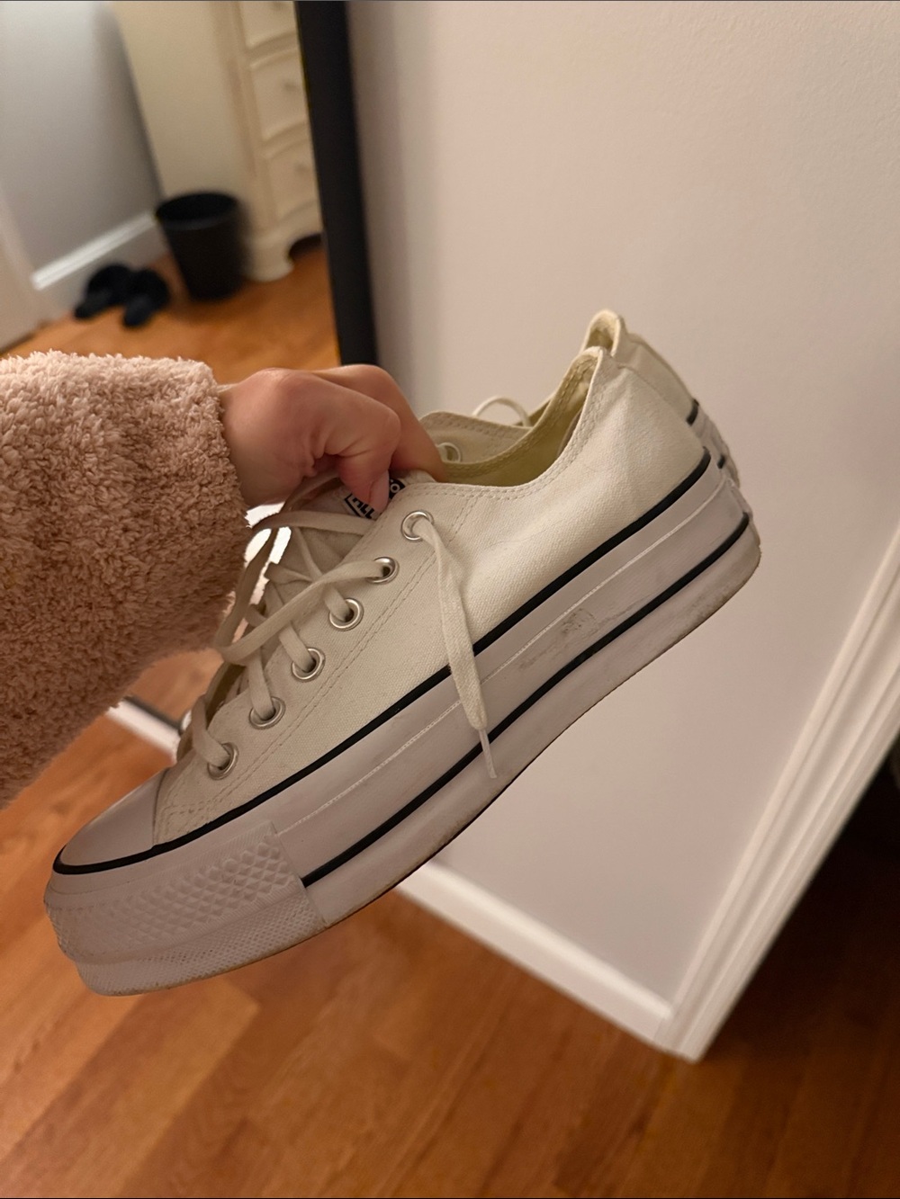 Converse Chuck Taylor All Star Lift Clean Platform Sneakers Cream US 7.5